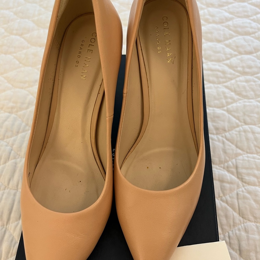 Cole Haan Cream Leather Pump 3 inches Sz 6